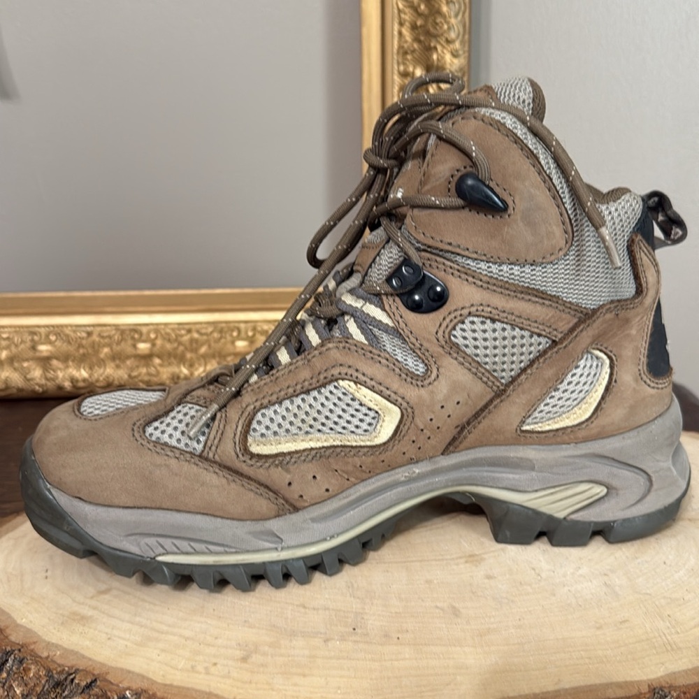 Vasque Women's Gore-Tex Waterproof Leather Hiking Boots Tan‎ Grey Size 8.5 Wide
